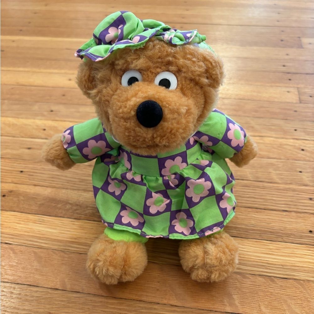 Berenstain Bears Mama Bear vintage 1995 9 inch plush